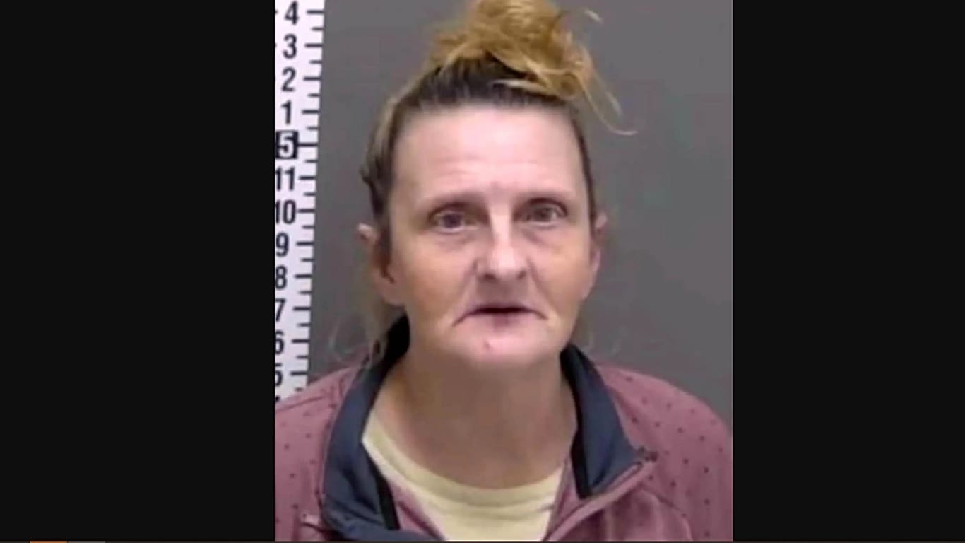 YAPAY ZEKA DEĞİL, RESMEN “YAPAY BELA!” 50 Yaşındaki Kadının Hayatını Karartan Hata: Hiç Gitmediği Eyalette Hapse Atıldı!